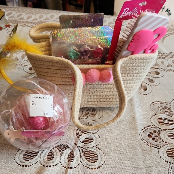 Giveaway, Easter , Barbie Pink and Cream Party Favors Set - Picture 1 of 2